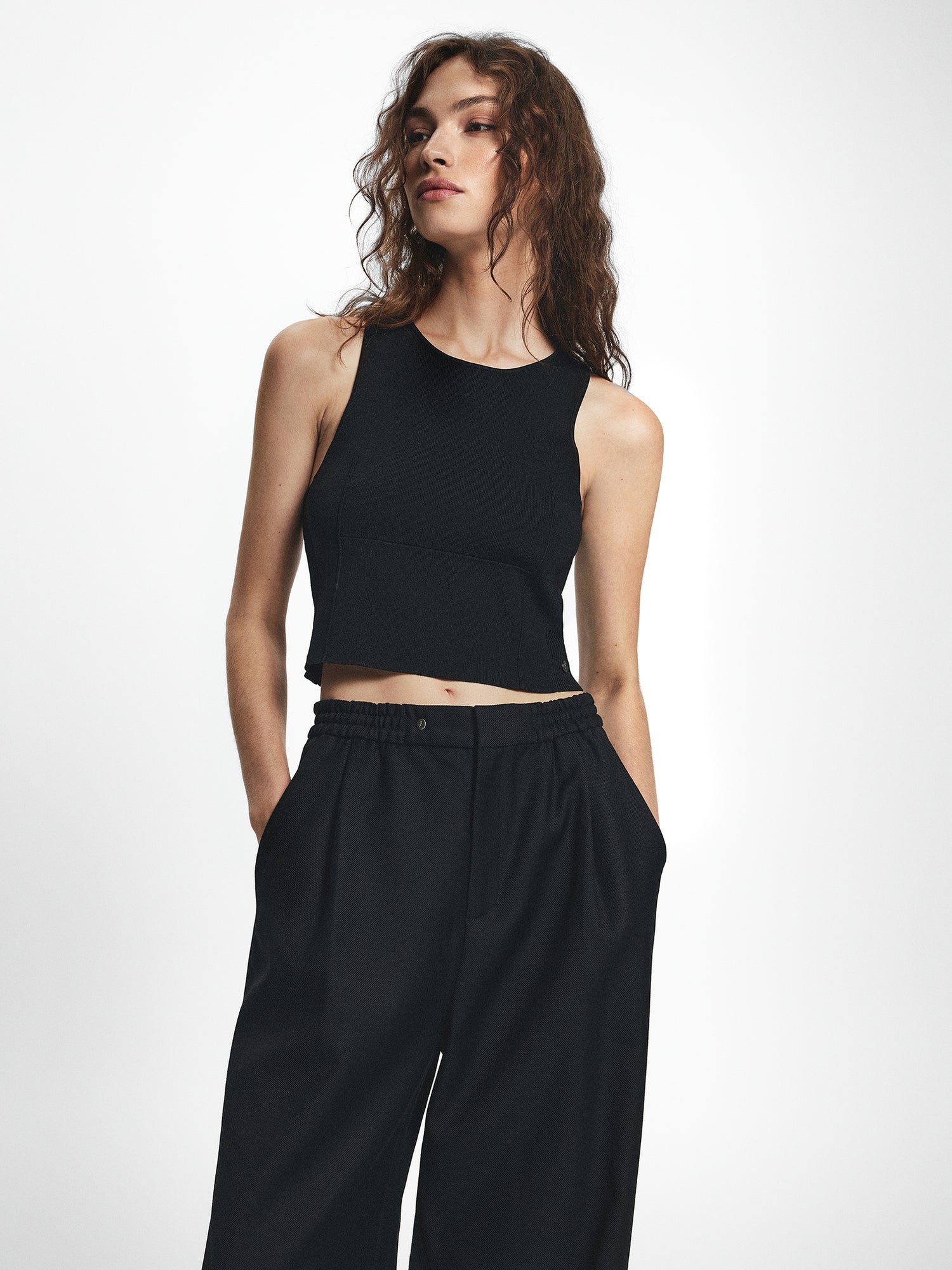 Sleeveless Power Knit Cropped Top