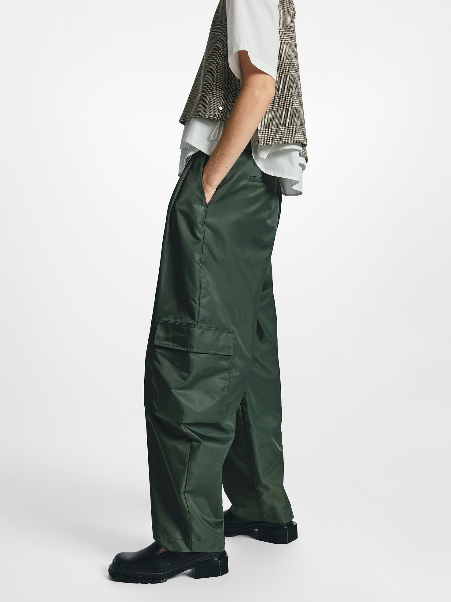 Tapered Barrow Leg Nylon Cargo Trousers